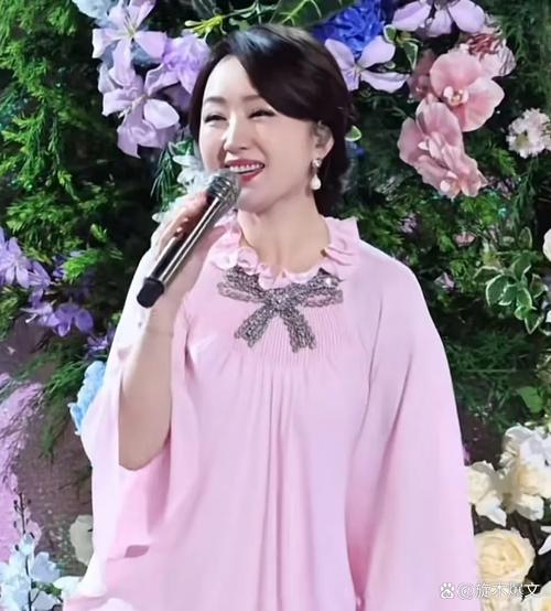 杨钰莹的唱功在几流水平_90年代甜歌女神，歌声甜美至今受欢迎