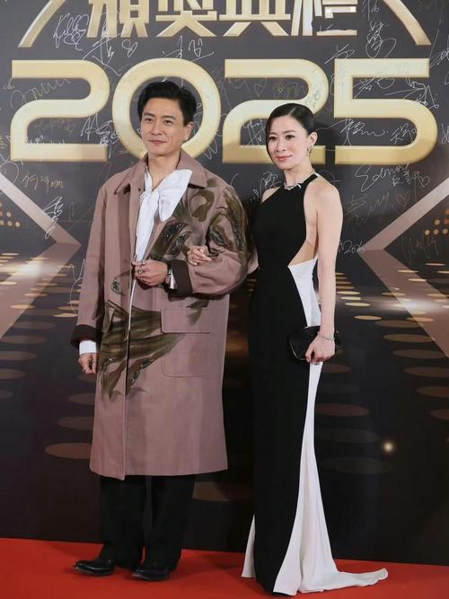 TVB万千星辉落幕，佘诗曼第四次封后，黄宗泽夺帝！