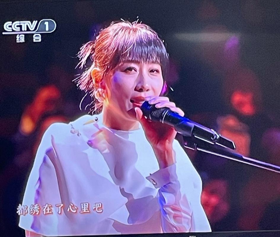 任素汐为啥唱歌那么好听_任素汐唱歌好听！清澈甜美，自己写歌超打动人