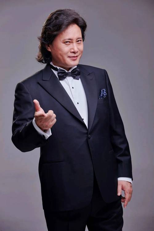 戴玉强演唱会_戴玉强歌声绝美，演唱会感动全场，经典歌曲令人热血沸腾！